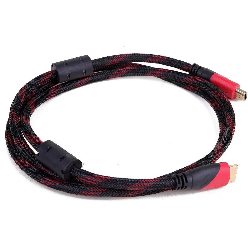 El CABLE HDMI 1M es un cable HDMI trenzado en negro y rojo con conectores chapados en oro en ambos extremos, que se muestra enrollado en un círculo.
