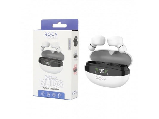Los auriculares inalámbricos AURICULARES ROCA BUDS blancos con detalles en negro se muestran en un estuche de carga abierto junto a su embalaje, que muestra los auriculares y la información de la marca.